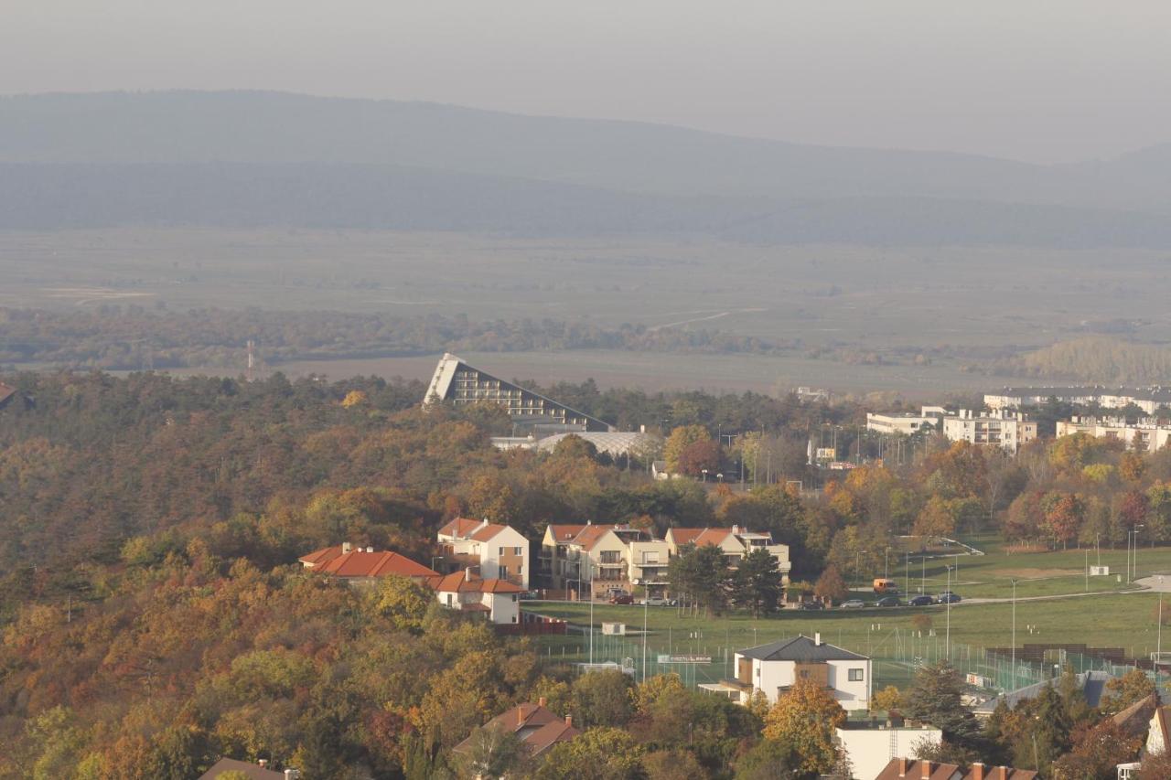 Superb Apartment With Incredible View At The Best Location Veszprém Kültér fotó